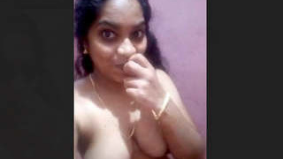 Mallu babe shows off her nude body in a seductive selfie