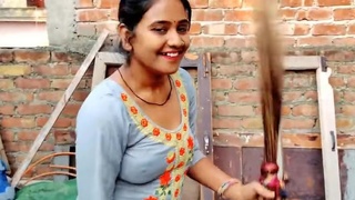 Desi's Indian video blog reveals her ample bosom