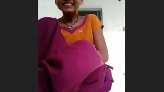 Desi bhabhi reveals her intimate parts in a video