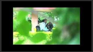 Girl from Jharkhand performs oral sex in the park