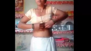 Desi bhabhi from a village masturbates with her fingers in MMC 5