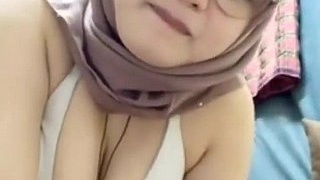 Malaysian beauty attaches in sensual video