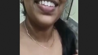 Tamil bhabi teases her boyfriend on video call