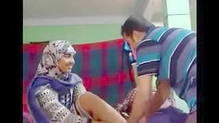 Hijabi college girl gets down and dirty in steamy video