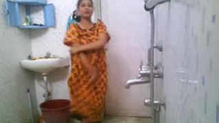Ladies' bathroom in hostel: A voyeuristic video