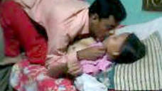 Young couple enjoys mastchudai with passionate kissing and licking