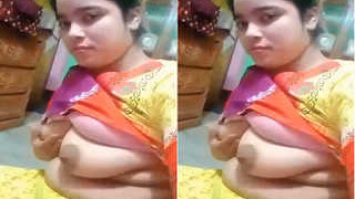 Horny Indian Boudi flaunts her big boobs and pussy in amateur video