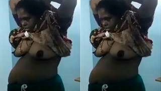 Exclusive video of Tamil bhabhi flaunting her breasts