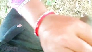 Outdoor sex with Indian aunty in public