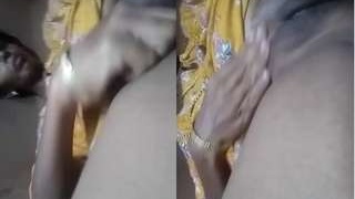 Tamil bhabhi flaunts her big boobs and pussy in exclusive video