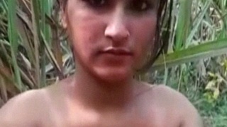 Local sexy desi randi goes nude in outdoor video