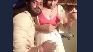 Desi girl gets a quickie with guy in bed