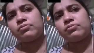 Indian girl reveals her body parts in a video call