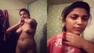 Indian girl in lingerie shows off her body in exclusive video