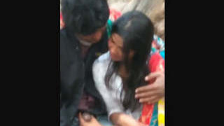 Caught on camera: Desi girl gives a blowjob in the park