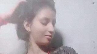 Indian college student goes nude for solo selfie