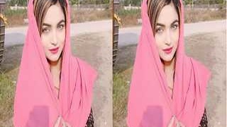 Cute Paki girl masturbates with her fingers in exclusive video