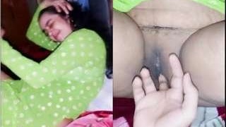 Desi babe gives a blowjob and gets doggy style fucked