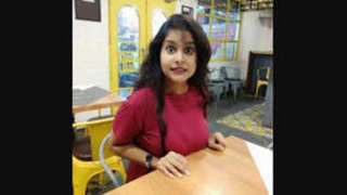 Desi girl's leaked MMS reveals her beauty