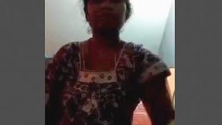 Unsatisfied Tamil woman gets fingered