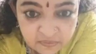 Mallu aunty's nude video featuring big boobs and ass