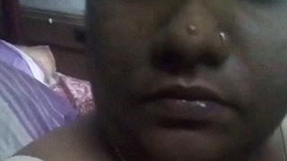 Tamil Aunty's nude MMS and selfies in a solo video