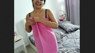 Desi bhabi's naughty encounter with her boss in a hotel room