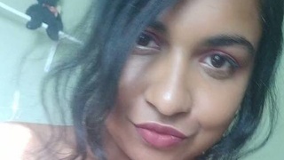 Nude Indian girl Stan in a seductive solo video