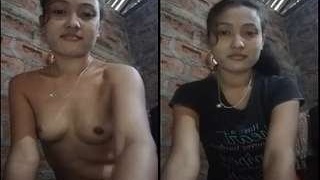 College girl records a nude video for her boyfriend