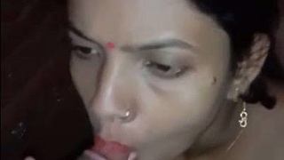 Indian prostitute Bhabhi gives a blowjob in a sexy video