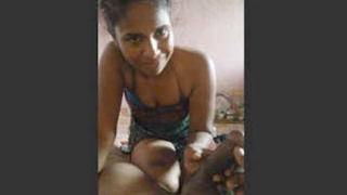 Tamil girl gives a handjob and blowjob in HD video