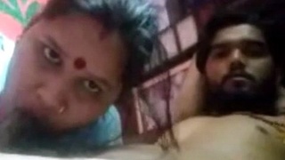 Couples in steamy threesome on VK video