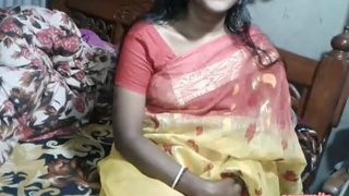 Sexy Bengali wife gets down and dirty in the middle of the night