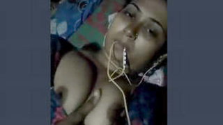 Bhabi from a village shows off her body in a hot video