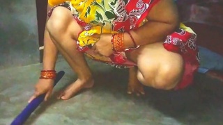 Sizzling Aunty Sweeps Up Viewers' Attention