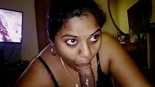 Indian girl gives deepthroat blowjob in HD video