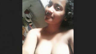 Lankan babe flaunts her curves and gets naughty in a steamy video