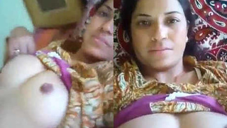 Desi auntie flaunts her breasts and pussy in a solo video