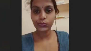 Tamil girl's video of her big boobs leaked to the internet