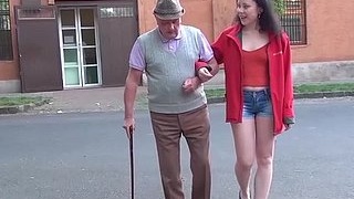 Grandpa indulges in his first nifty experience with a young girl in selfies