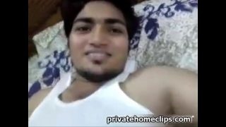 Desi couple indulges in steamy oral sex