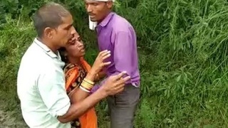 Indian couple gets caught having sex in public and enjoys it