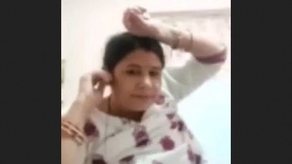 Mature bhabhi satisfies her lover via Facebook