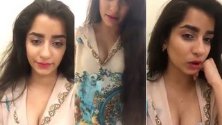 Desi girl teases fans with big cleavage and sexy talk