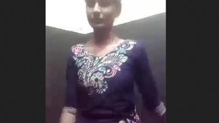 Indian teen strips down and exposes her body on camera
