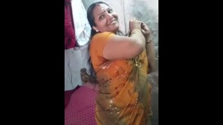 Anjali Mallu's aunty strips naked in front of lover in saree