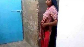 Indian Muslim girl from Kolkata flaunts her cleavage
