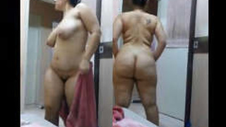 Mature Indian aunty flaunts her curvy body in lingerie