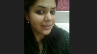 Naughty bhabi gets fucked by her boss in office MMS