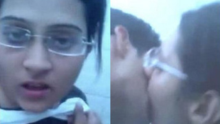 Desi college girl Bebe gives blowjob in campus